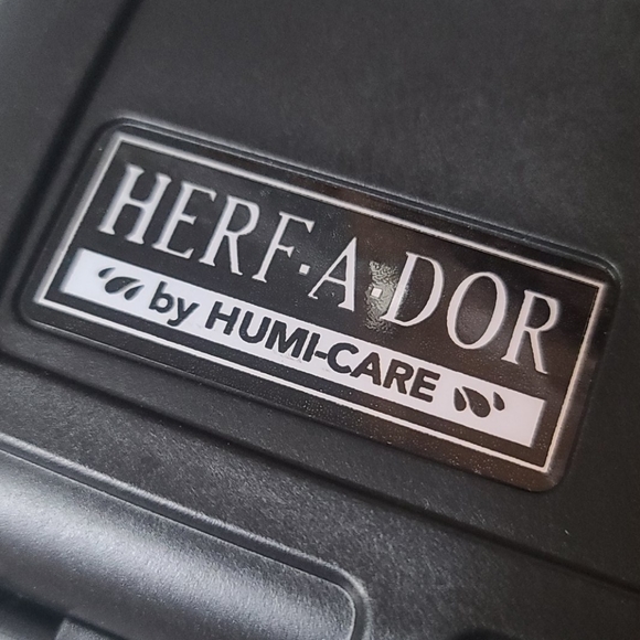 Waterproof Humidor - Picture 2 of 7